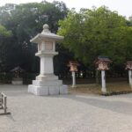 橿原神宮の大きな石灯籠
