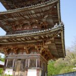壷阪寺の三重塔を見上げた軒下のディテール