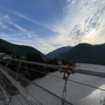 谷瀬の吊り橋から見た十津川の渓谷と夕景
