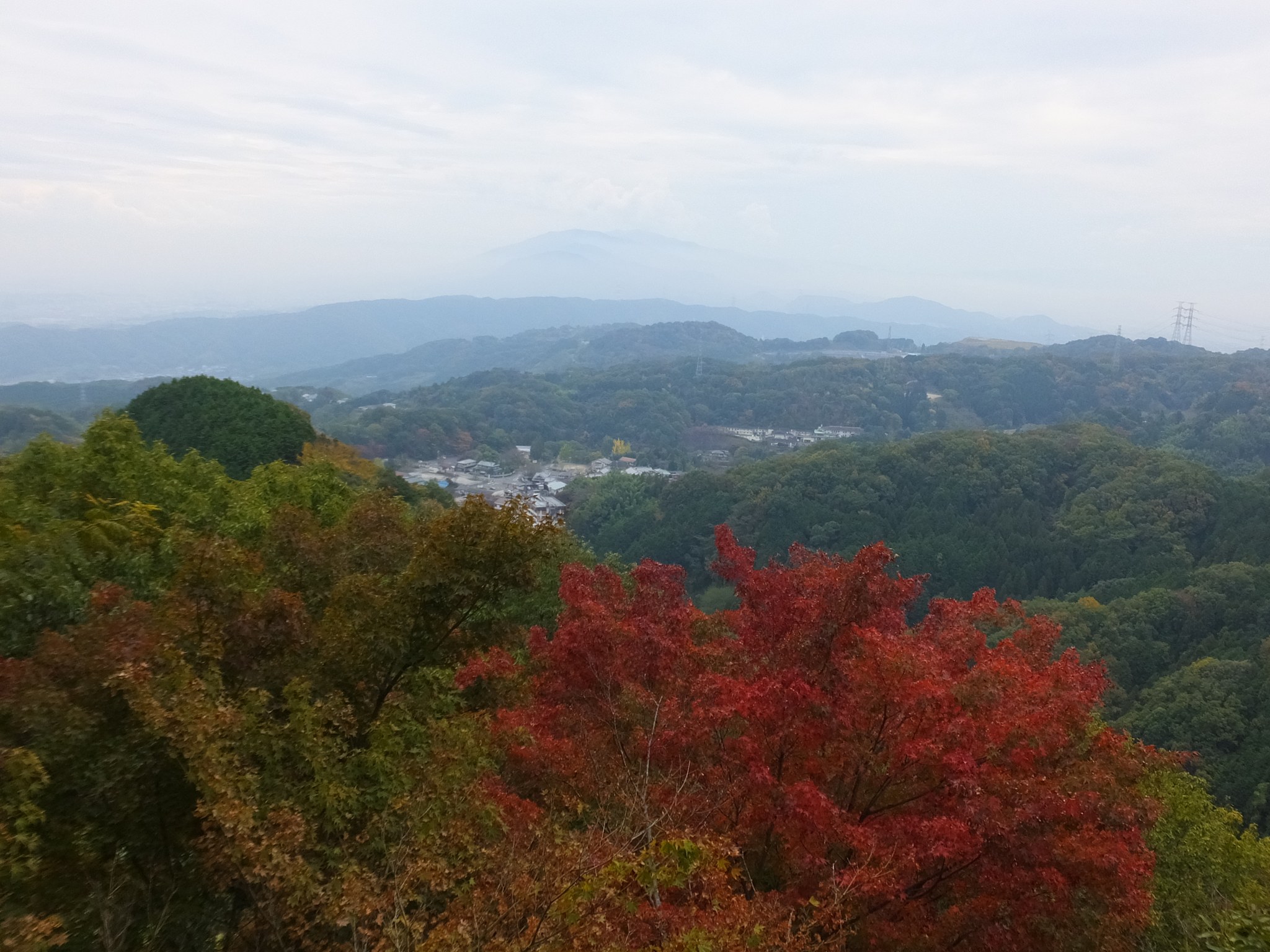 信貴山の山上から見下ろす大和平野の眺め